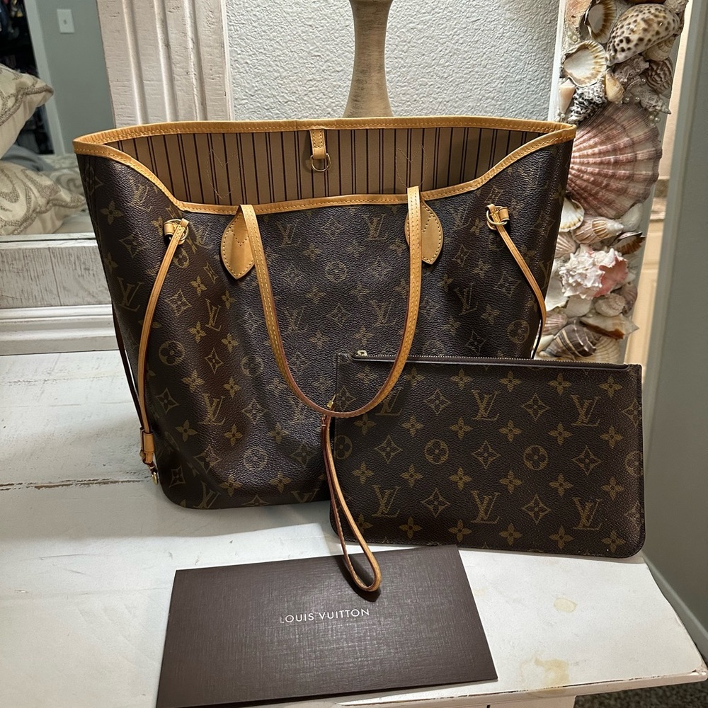 SOLD: Louis Vuitton- Neverfull MM - Picture 1 of 8